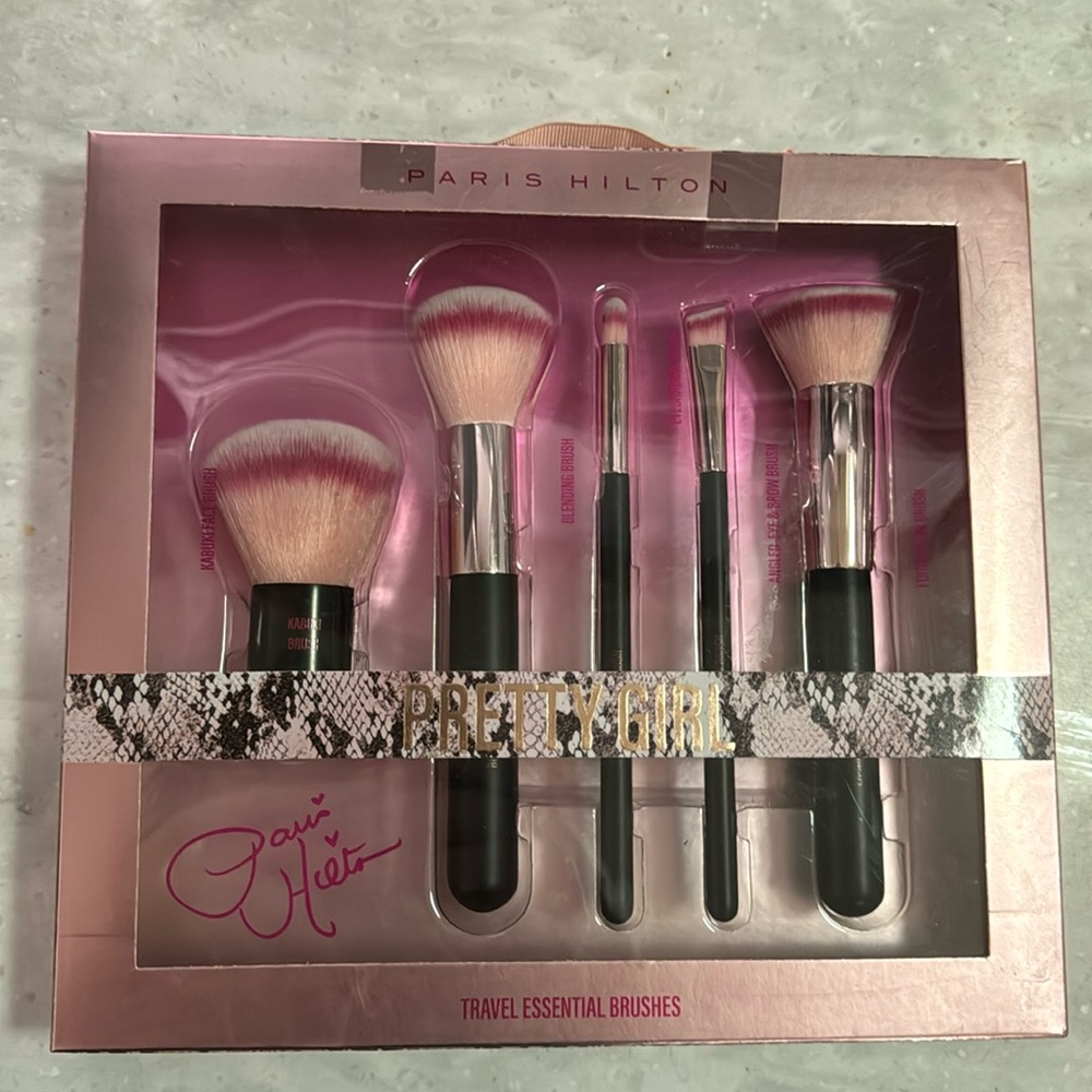 Paris Hilton Travel Essentials Makeup Brush Kit NWT